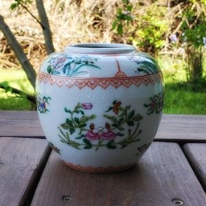 Hand painted ginger jar signed Hong Kong vintage